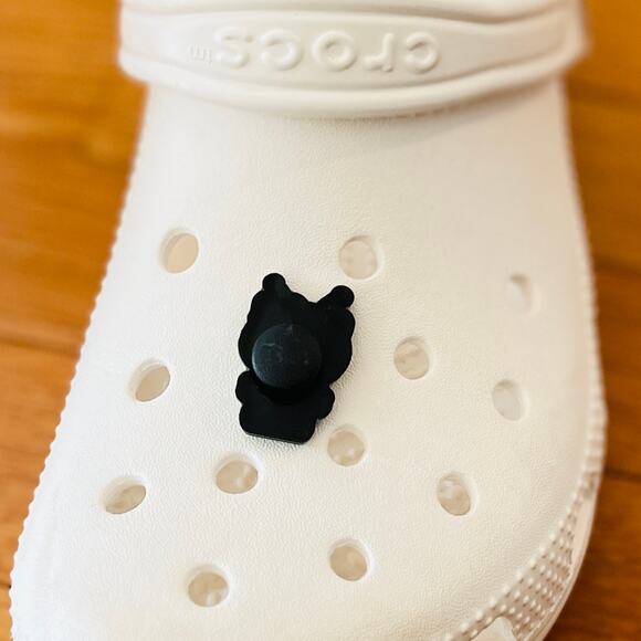 π 3 / $10 π Green Alien Hello Kitty Croc Jibbitz Shoe Charm - Picture 2 of 2